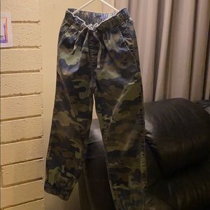 Gap, boys stretch khaki jogger pants, size M